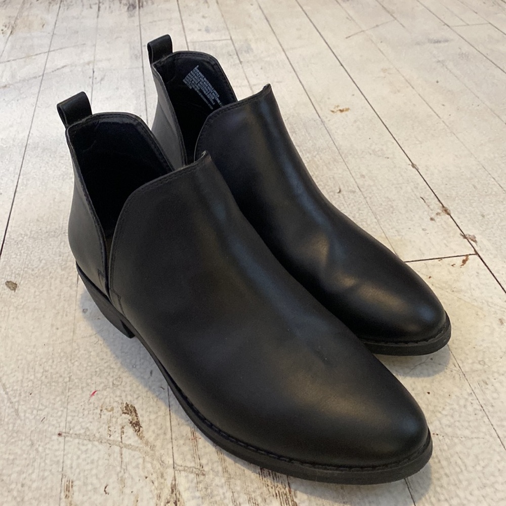Universal Thread booties boots